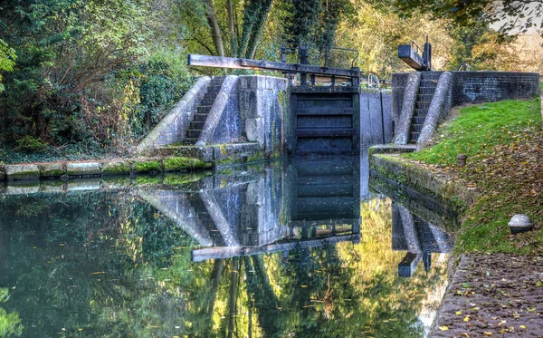 İngiliz manzara. Canale üzerinde kilit. HDR görüntü