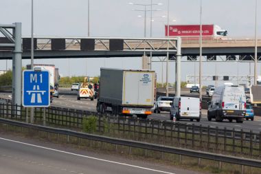 İngiliz otoyol M1 trafik