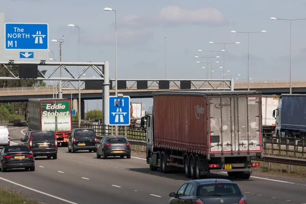 İngiliz otoyol M1 trafik