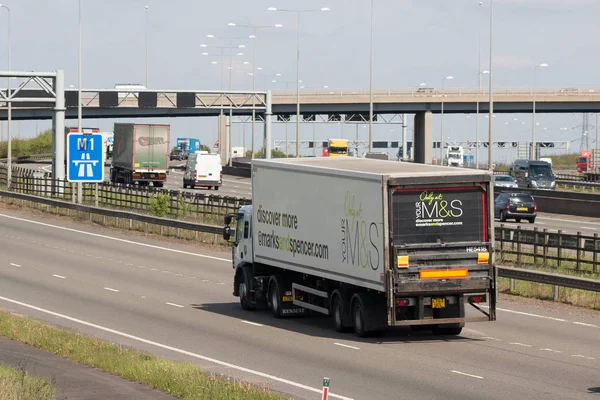 Tráfico en la autopista británica M1 —  Fotos de Stock