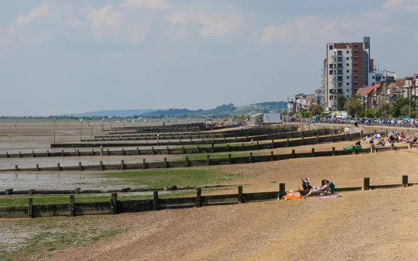 Playa en Southend en el mar en el día de verano — Foto de Stock