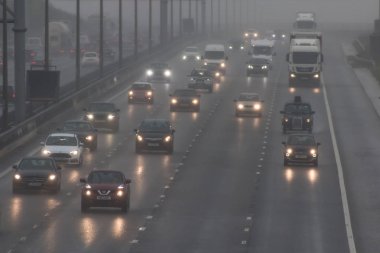 İngiliz M1 otoyolunun üzerinde kötü hava