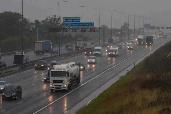 İngiliz M1 otoyolunun üzerinde kötü hava