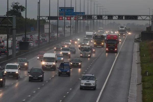 İngiliz M1 otoyolunun üzerinde kötü hava