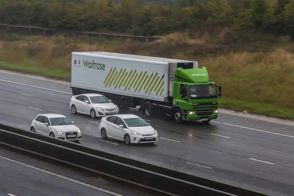 Camión Waitrose en movimiento —  Fotos de Stock