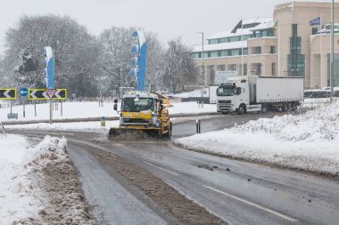 Kar fırtınası sırasında İngiliz otoyol M1