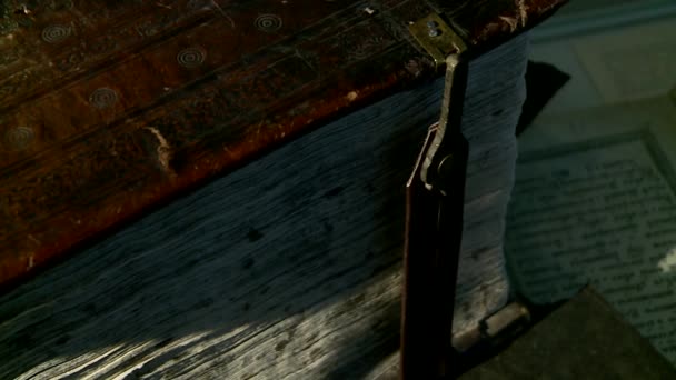 livres anciens dans la bibliothèque