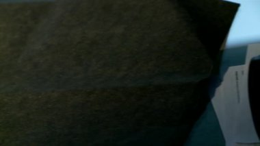 Kütüphanedeki eski kitaplar.