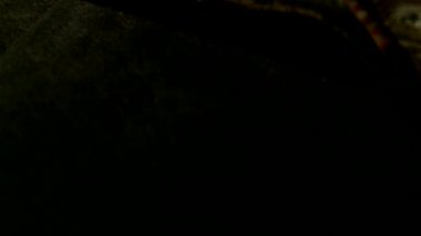 Kütüphanedeki eski kitaplar.