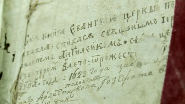 livres anciens dans la bibliothèque