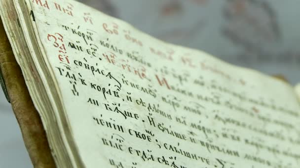 livres anciens dans la bibliothèque