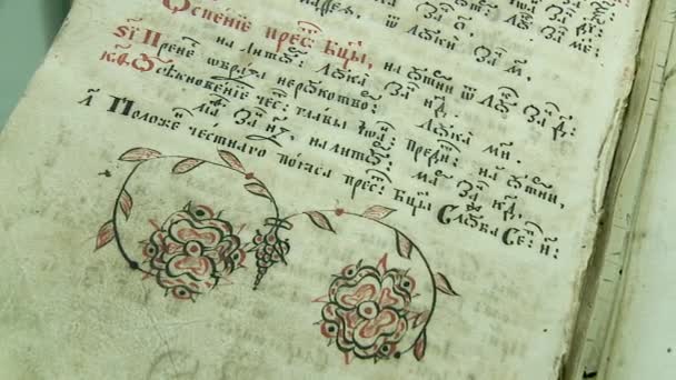 livres anciens dans la bibliothèque