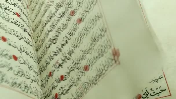 livres anciens dans la bibliothèque