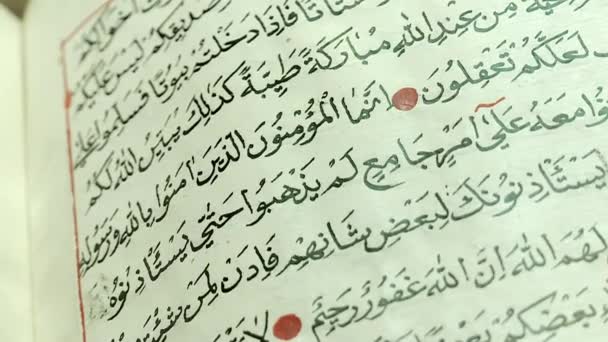 livres anciens dans la bibliothèque