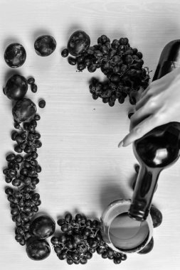 şarap, üzüm ve Erik bileşimi