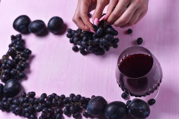 şarap, üzüm ve Erik bileşimi