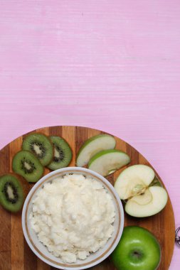 Kahvaltıda meyve püresi