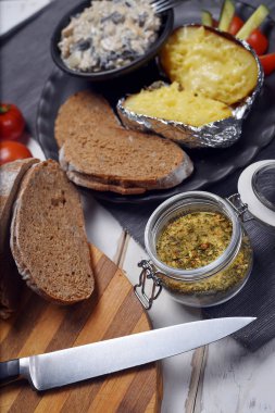 Fırında patates sebze ve mantar ile