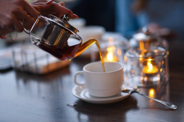 Kafede çay seremonisi