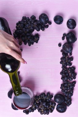 şarap, üzüm ve Erik bileşimi