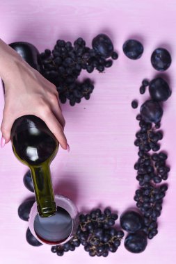 şarap, üzüm ve Erik bileşimi