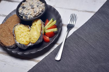 Fırında patates sebze ve mantar ile