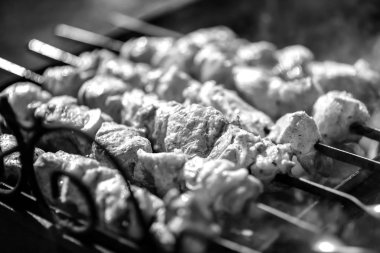 Kebap açık havada pişer