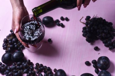 şarap, üzüm ve Erik bileşimi