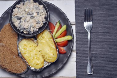 Fırında patates sebze ve mantar ile