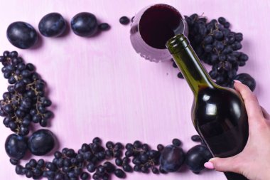 şarap, üzüm ve Erik bileşimi