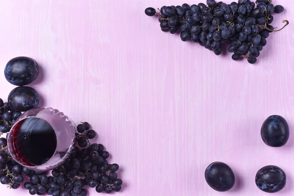 şarap, üzüm ve Erik bileşimi