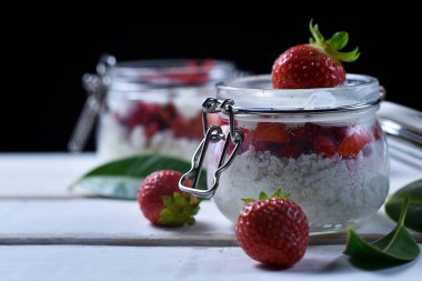 Tablo çilekli tatlı