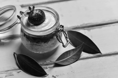 Tablo çilekli tatlı