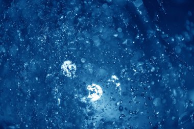 Mavi sprey çeşme geceleri