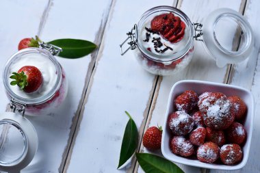 Tablo çilekli tatlı