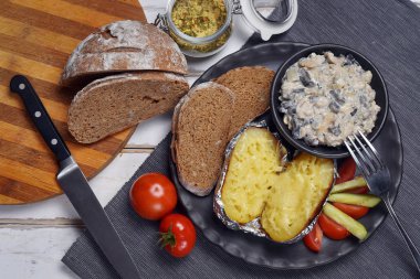 Fırında patates sebze ve mantar ile