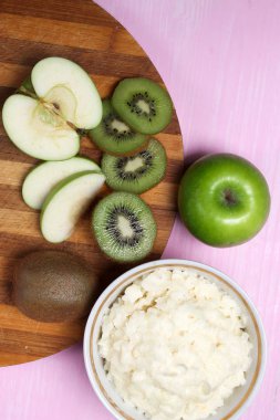 Kahvaltıda meyve püresi