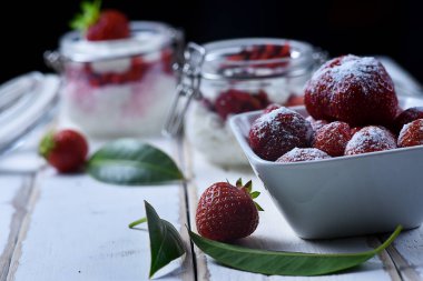 Tablo çilekli tatlı