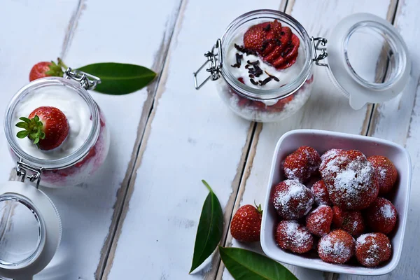 Tablo çilekli tatlı