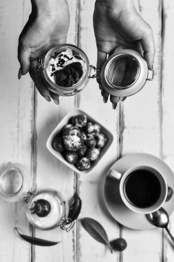 Tablo çilekli tatlı