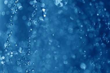 Mavi sprey çeşme geceleri