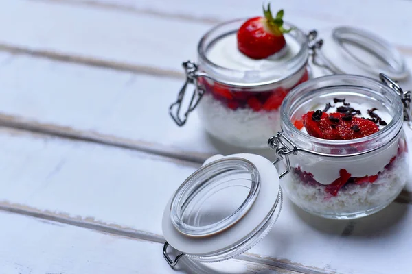 Tablo çilekli tatlı