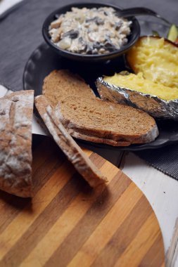 Fırında patates sebze ve mantar ile