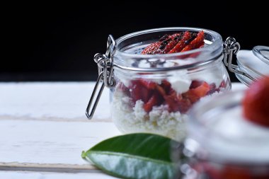 Tablo çilekli tatlı