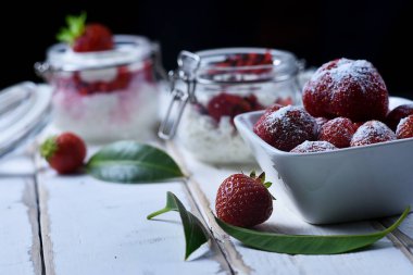 Tablo çilekli tatlı