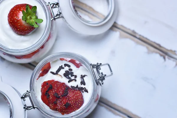 Tablo çilekli tatlı