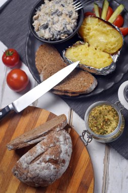 Fırında patates sebze ve mantar ile