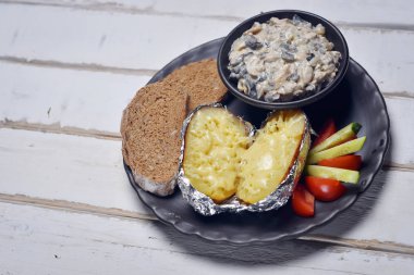 Fırında patates sebze ve mantar ile