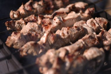 Kebap açık havada pişer