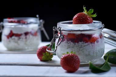 Tablo çilekli tatlı